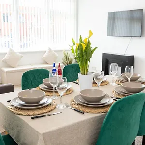  Apartment Manchester Airport Modernised - Free Parking